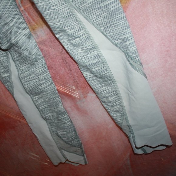 Lululemon Striped Gray & White Leggings 🌵 4 - Picture 12 of 12